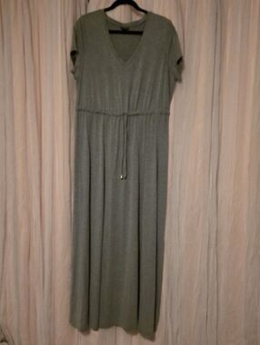 torrid Gray V-Neck Short Sleeve Maxi Dress with Drawstring